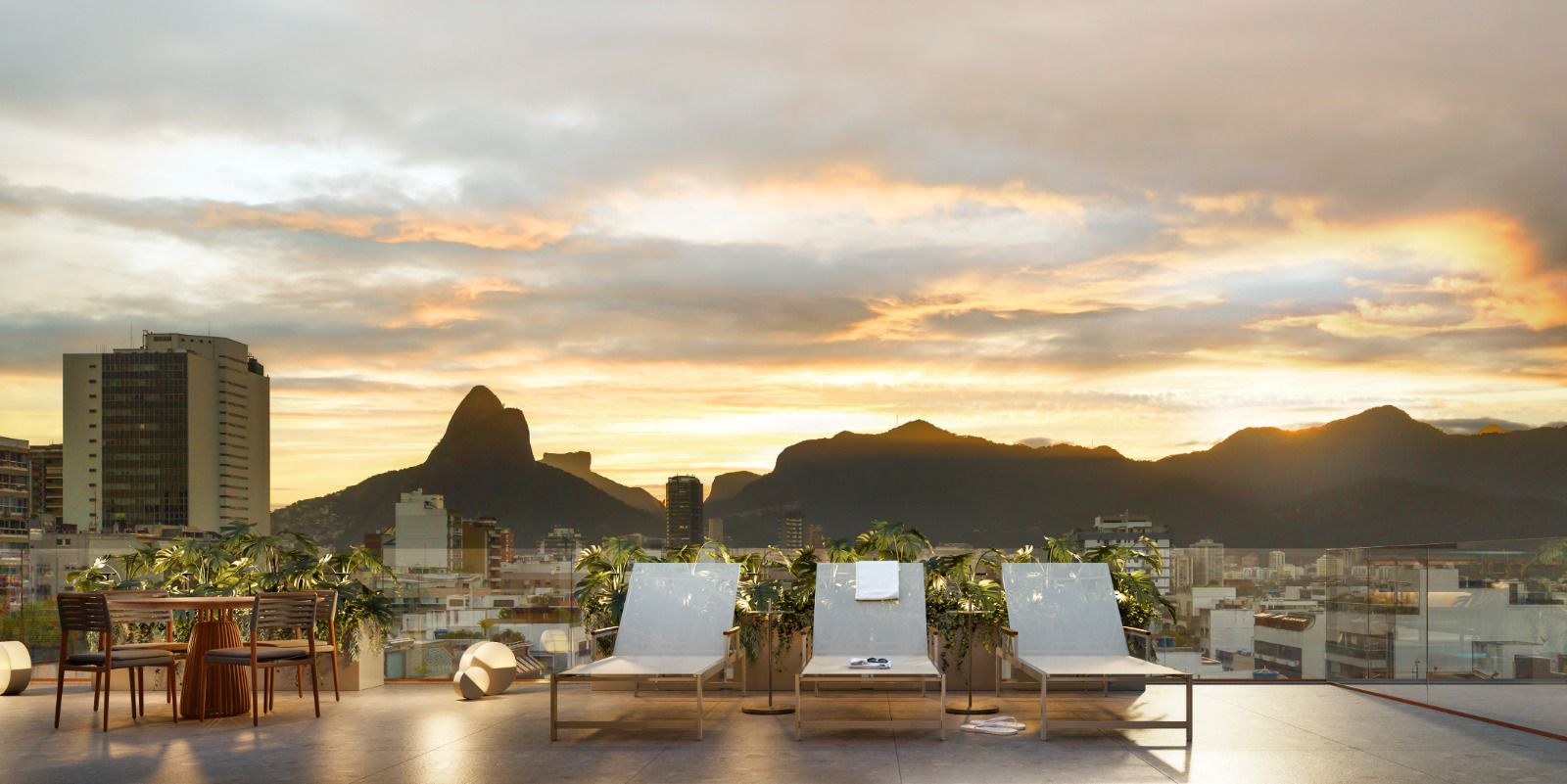 Rooftop sun deck with view of Dois Irmãos